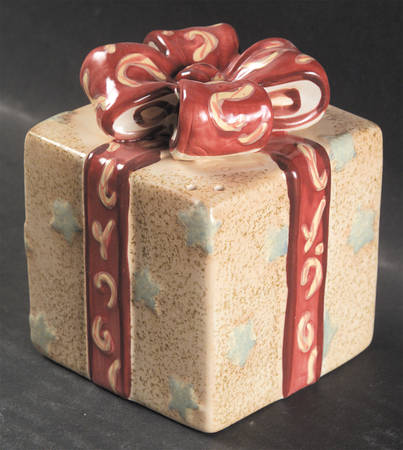 Holiday Spice Sculpted Salt Shaker