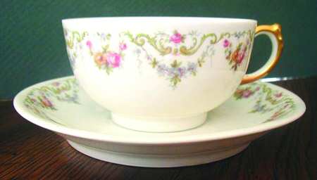 POY130 (NO TRIM) Footed Cup & Saucer Set