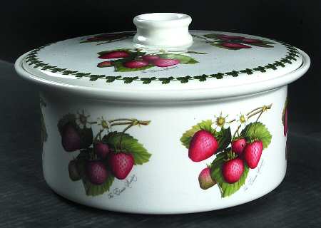 Strawberry Fair 1.5 Qt Round Covered Casserole