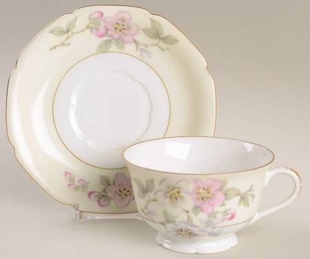 Pun91 Footed Cup & Saucer Set