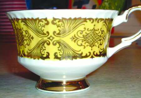 Pembroke Yellow Footed Cup