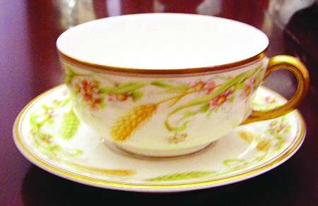 PAD26 Flat Cup & Saucer Set