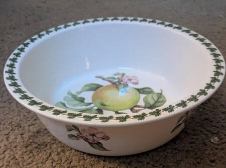 Apple Harvest 2 Qt Round Covered Casserole No Glass Lid