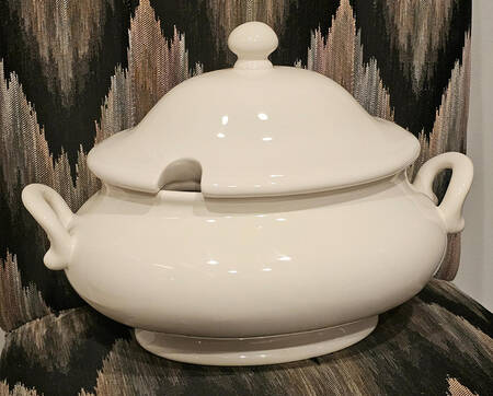 Sausalito Blanca (White) Oval Tureen & Lid