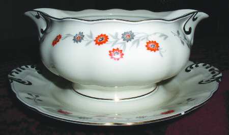 16763 Gravy Boat with Attached Underplate