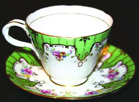 1387 Footed Cup & Saucer Set