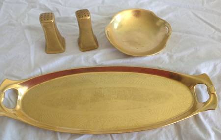 Encrusted Honeysuckle 14" Oval Tray