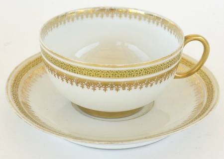 POY472 Footed Cup & Saucer Set