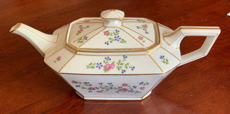 POY487 Teapot & Lid
