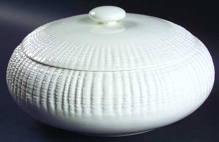 Seascapes Pearl 2.5 Qt Round Covered Casserole