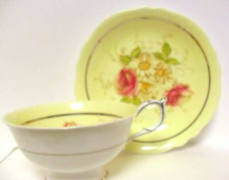 G76645 Footed Cup & Saucer Set