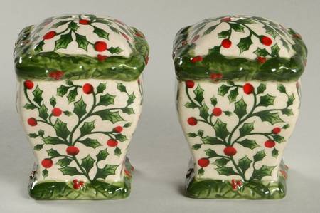 English Holly Salt & Pepper Set