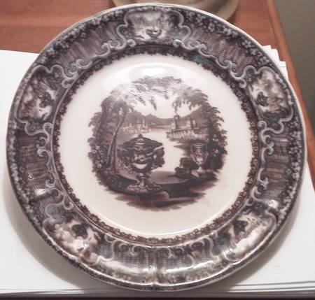 Washington Vase Black Luncheon Plate