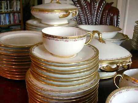 PAD31 Footed Cup & Saucer Set