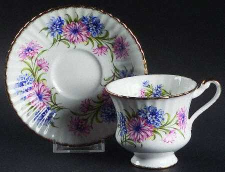 F54e Footed Cup & Saucer Set
