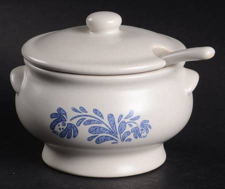 Yorktowne Sugar Bowl & Lid W/Spoon