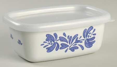 Yorktowne 6" Metal Rectangular Baker W/Plastic Lid