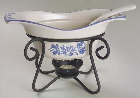 Yorktowne Gravy Server & Ladle & Metal Stand
