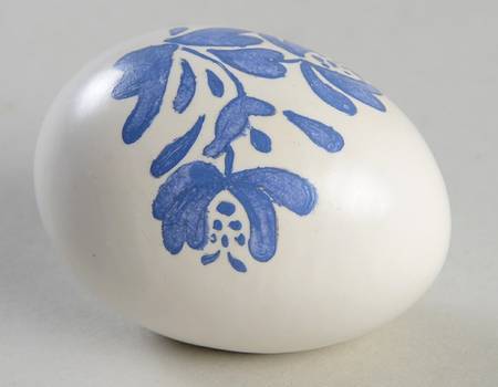 Yorktowne Egg Figurine