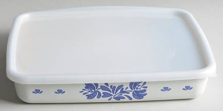 Yorktowne 1" Rectangular Metal Baker with Plastic Lid