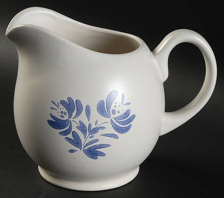 Yorktowne Large Gravy Boat/Pitcher