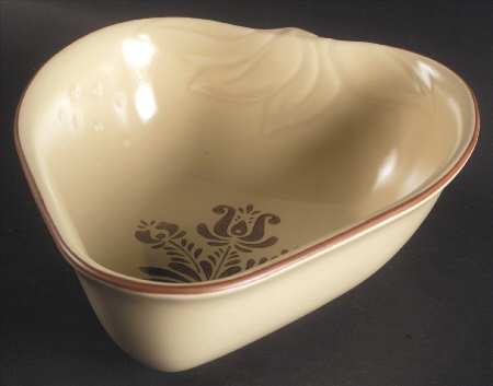 Village (Made in China) Strawberry Serving Bowl
