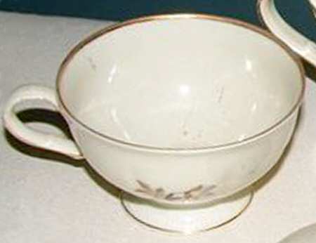 01601 Footed Cup