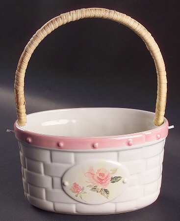 Victoria Park 4" Wicker Handled Basket