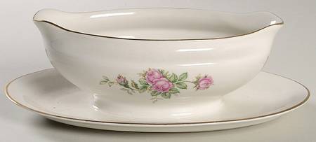 PNC2 Gravy Boat with Attached Underplate