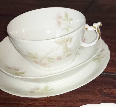 POY581 Flat Cup & Saucer Set
