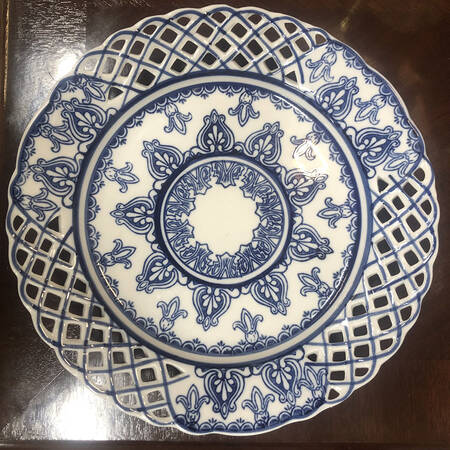 PCM16 Pierced Edge Dinner Plate