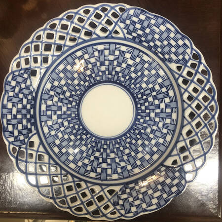 PCM16 Pierced Edge Dinner Plate