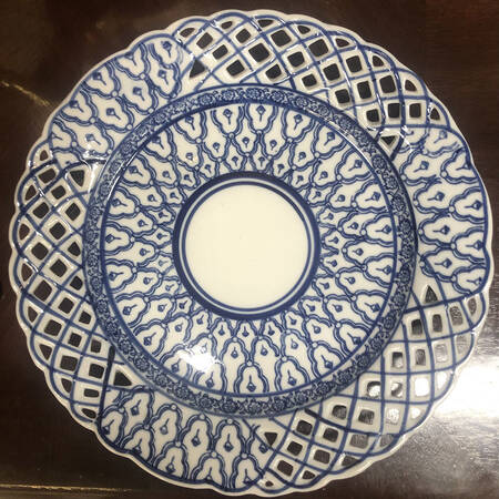 PCM16 Pierced Edge Dinner Plate
