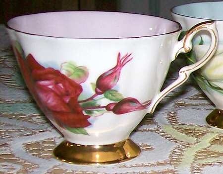 Six World Famous Roses (Newer) Footed Cup