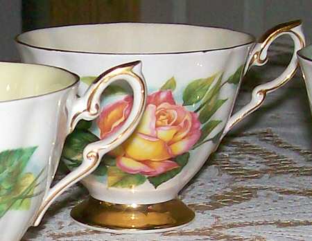 Six World Famous Roses (Newer) Footed Cup