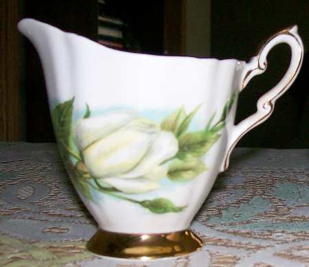 Six World Famous Roses (Newer) Creamer