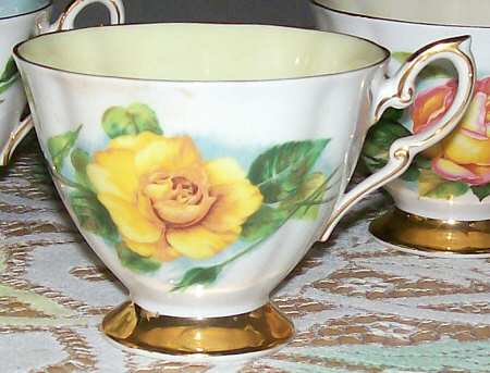 Six World Famous Roses (Newer) Footed Cup