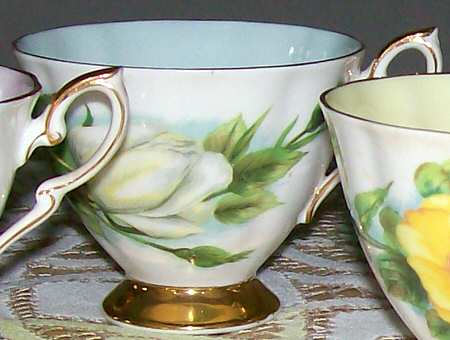 Six World Famous Roses (Newer) Footed Cup