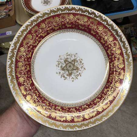 POY585 Luncheon Plate
