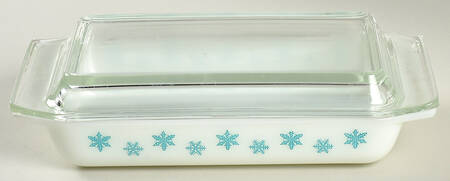 Snowflake White 1.25 Qt Rectangular Covered Casserole
