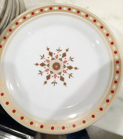 Snowflake (Gold and Red Dot Edge) Salad/Dessert Plate