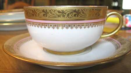 PAD36 Footed Cup & Saucer Set
