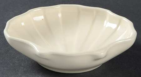 Color Medley Buff Glossy Shell Shaped Dish