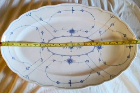 Straw (Scalloped, Not Swirled) 21" Oval Serving Platter