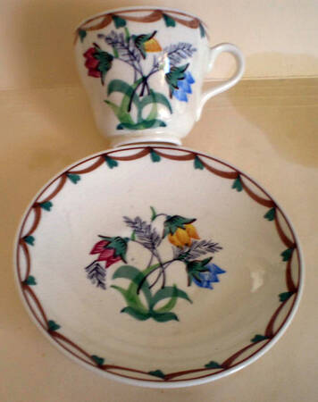 POU15 Footed Cup & Saucer Set