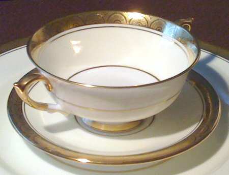 3589 Footed Cream Soup Bowl & Saucer Set