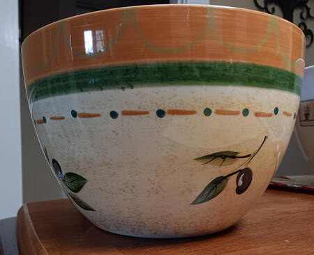Tuscan Olive 9" Salad Serving Bowl