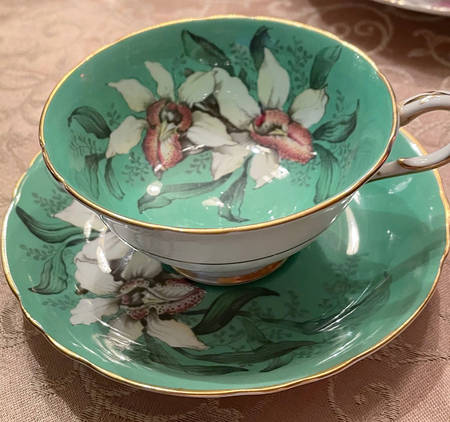 A1583 Footed Cup & Saucer Set