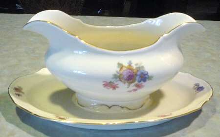 PRG63 Gravy Boat with Attached Underplate
