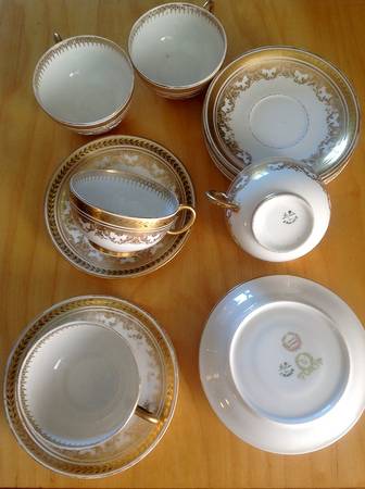 POY643 Footed Cup & Saucer Set